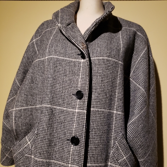 Wool blend coat by Alorna. - Picture 9 of 9
